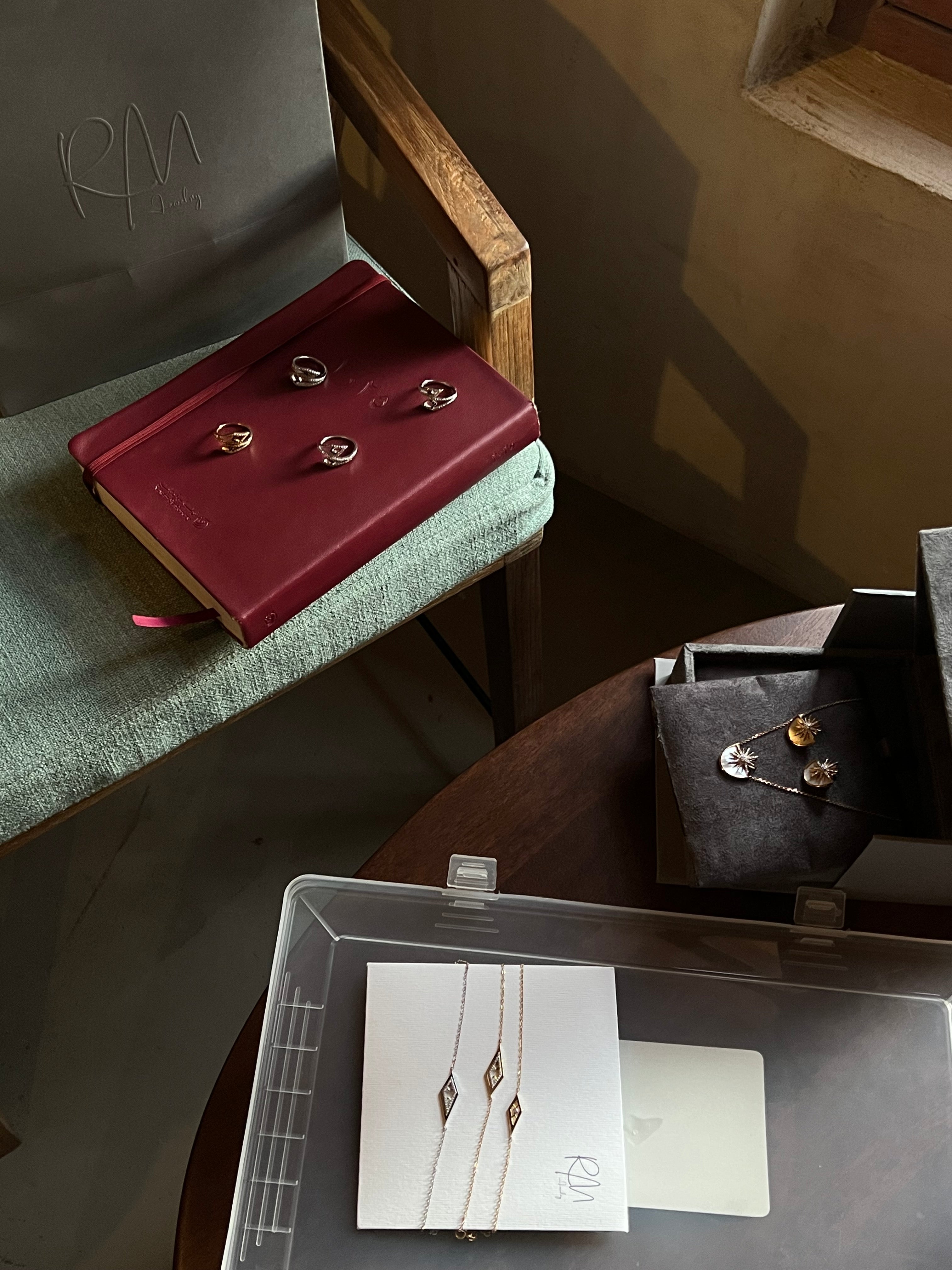 Timeless Gifts (gold/diamonds)